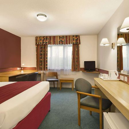 Days Inn Bradford M62 Esterno foto